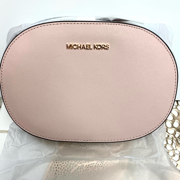 NWT Michael Kors leather oval crossbody, blush pink, new, in original wrapping! - Picture 1 of 6